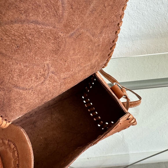 Crossbody Bag Womens Brown Leather Artisan Flap Tooled Single Strap - Picture 3 of 10